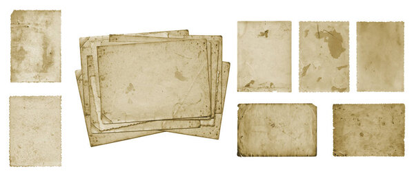 Набор старинных грязных фото открыток на белом изолированном фоне
