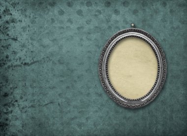 Eski, yıpranmış yeşil duvar Müzesi sergi için ahşap vintage gümüş Victoria tondo çerçeve