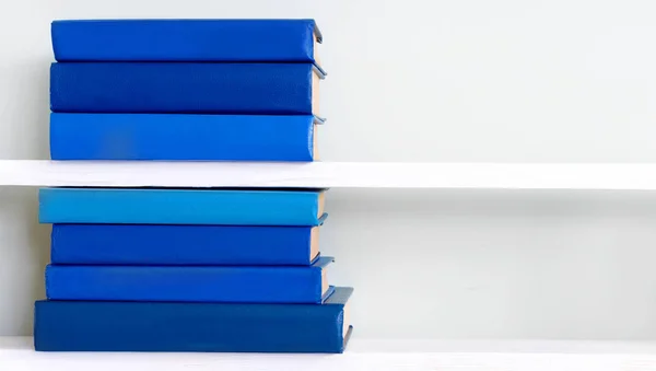 Stapel Oude Vintage Blauw Boeken Houten Plank Bibliotheek Van Universiteit — Stockfoto