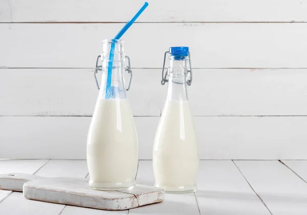 Old Vintage Style Bottles Fresh Milk Grunge White Wooden Table — Stock Photo, Image