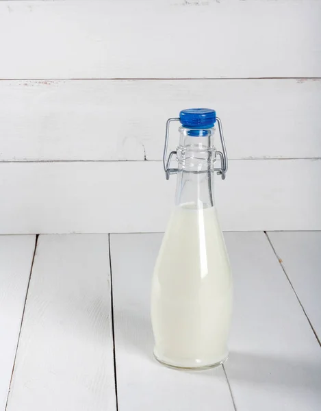 Old Vintage Style Bottles Fresh Milk Grunge White Wooden Table — Stock Photo, Image