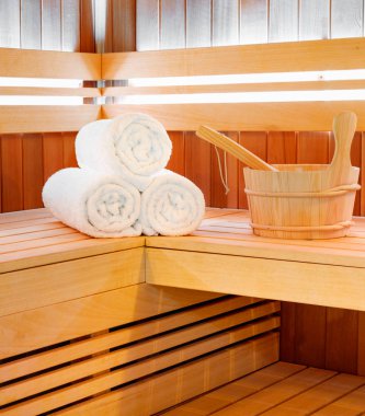 Geleneksel Ahşap sauna rahatlama kova ile su ve temiz havlu seti 