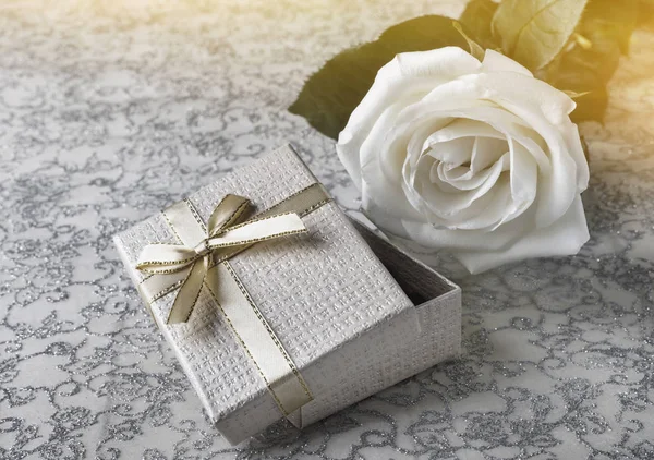 Beautiful White Rose Golden Gift Box Valentine Day Wedding — стоковое фото