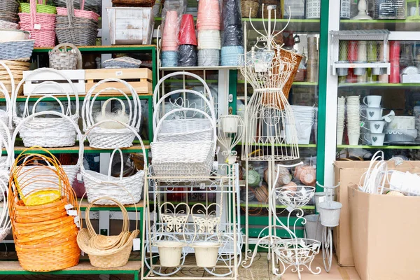 Handmade baskets in the city market of souvenirs — Stock Photo, Image
