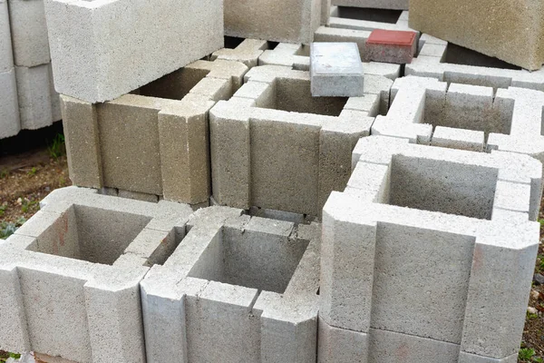 建設用セメントスラリーの倉庫シンダーブロックと製品 — ストック写真