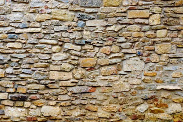 Textura colapsando pared de piedra de la vieja casa con mampostería de ladrillo . —  Fotos de Stock