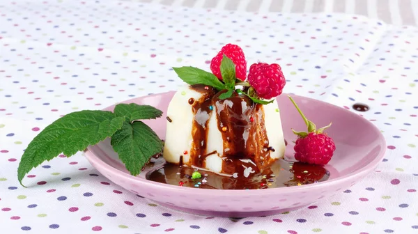 Cream pudding with chocolate sauce, raspberry and mint on  table — Stock Photo, Image