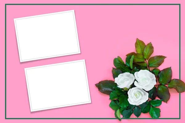 Schöner Strauß Weißer Rosen Und Grünem Laub Auf Rosa Papier — Stockfoto