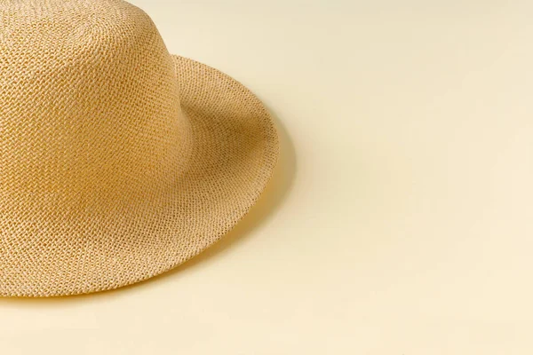 海岸沿いの美しいわら帽子 自然夏の背景 — ストック写真