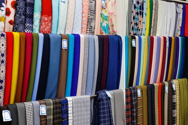 Varios Tejidos Multicolores Para Venta Tienda Textil — Foto de Stock