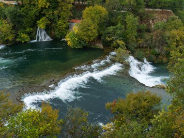 Krka şelalesi manzarası üstten, Hırvatistan.