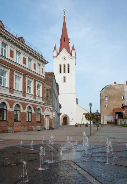 Фонтан Старая Церковь Латвии — стоковое фото