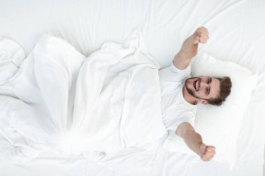 closeup.happy adam kanepede yatan