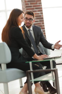 Coworking, yeni başlangıç fikir gösteren yaratıcı Yöneticisi