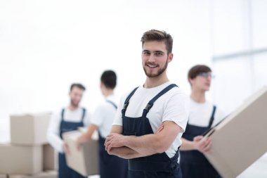 daireler taşırken kutuları tutarak fotoğraf işçi,