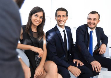 El sıkışma müdürü ve müvekkil ofis lobisindeki bir toplantıda..