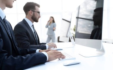 Bilgisayarlarda çalışan işçilerin