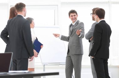 iş takım yeni proje tanıtımı için hazırlar