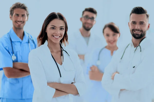 Attractive female doctor with medical stethoscope in front of medical group — Stock Photo, Image