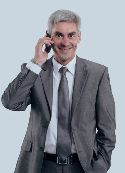 A smartphone beszélő üzletasszony. — Stock Fotó