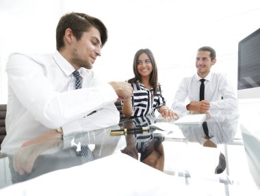 portre. bir atölye iş takım tutar