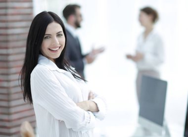 perspektif başarılı genç kadın ofiste