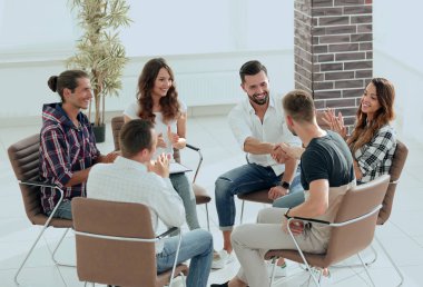 Ne zaman toplantı dostu el sıkışma arkadaşları