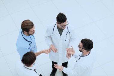 fikirleri tartışmak doktorlar top.a grubundan görüntülemek