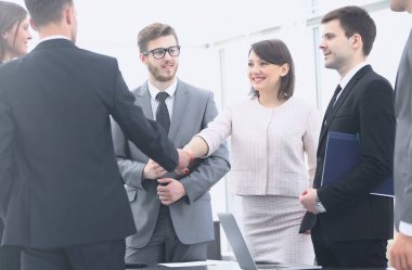 karşılıklı iş ortakları avukatları yanında ayakta