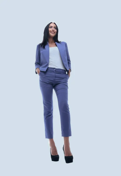 Mujer de negocios moderna sonriendo y de pie sobre un fondo blanco — Foto de Stock