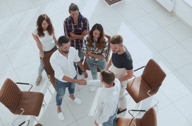 iş adamları top.handshake görüntülemek