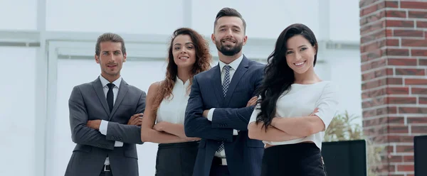 Equipo de negocios en fondo de oficina . —  Fotos de Stock