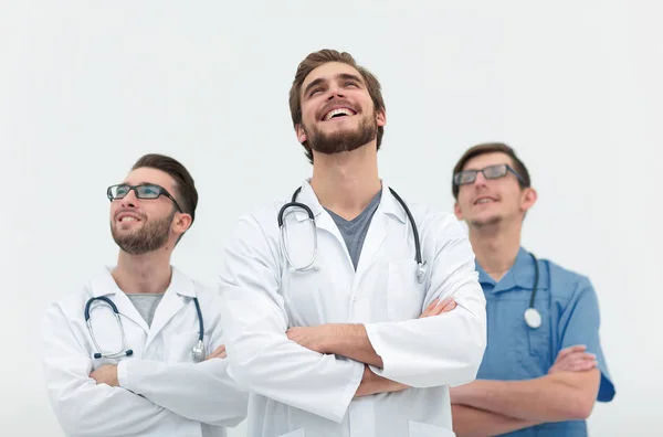 Lächelndes Ärzteteam beim Blick auf den Kopierraum — Stockfoto