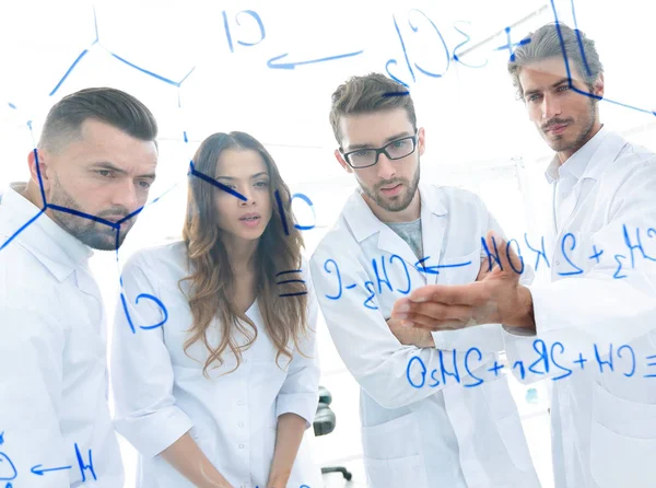 Gruppo di dipendenti di laboratorio. — Foto Stock