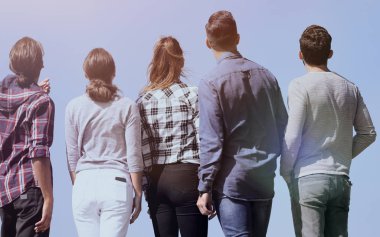 arka view.a bir grup genç insan kopya alanı seyir