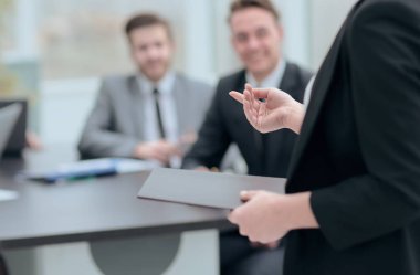 iş kadını arka plan bulanık Office belgeleri ile