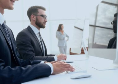 Bilgisayarlarda çalışan işçilerin