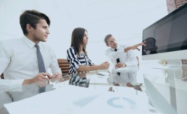 Satış istatistikleri tartışırken iş takım