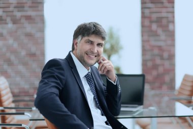 Masada oturan üst düzey Yöneticisi