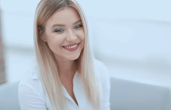 Close-up gezicht van een mooie jonge vrouw — Stockfoto