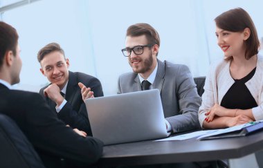 Office İstemci Yöneticisi ile iletişim kurar