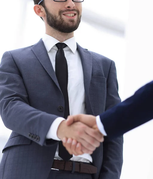 Las empresas temblando la mano mostrarán una cooperación exitosa . —  Fotos de Stock