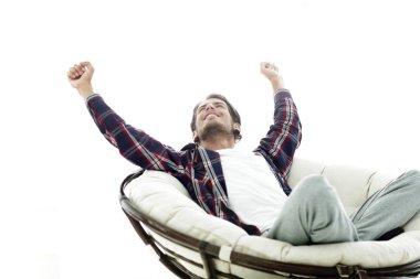 şık adam rahat bir sandalye germe