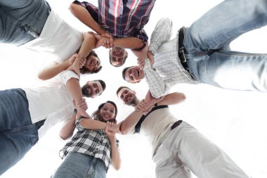 iş ekibi birbirlerinin ellerini tutarak