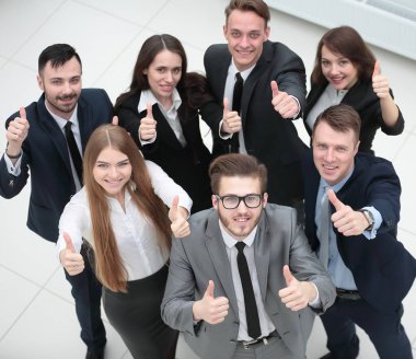 muzaffer iş takım bir başparmak kaldırdı