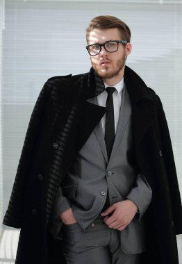 siyah ceket ciddi işadamı portresi