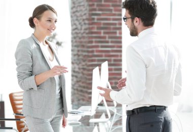 iş kadın asistanı ile söz