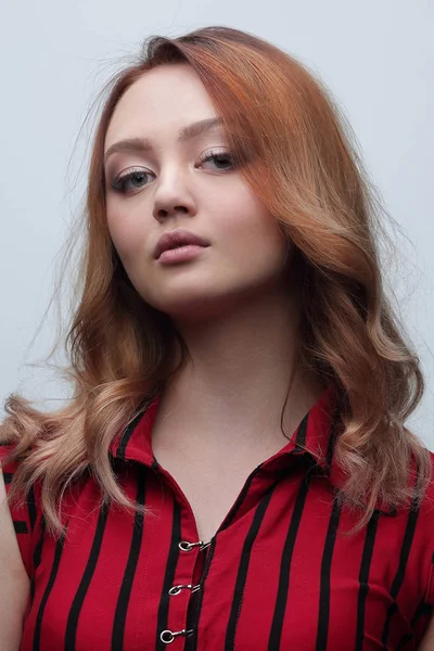 Blonde with curly hairstyle and red lips — Stock Photo, Image