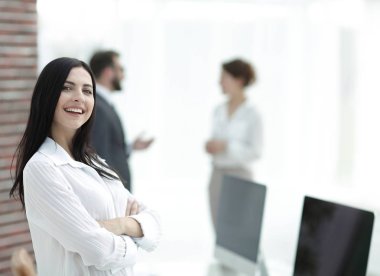 perspektif başarılı genç kadın ofiste