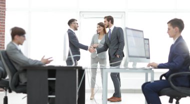 Satıcı ve alıcı sözleşme tartışmak